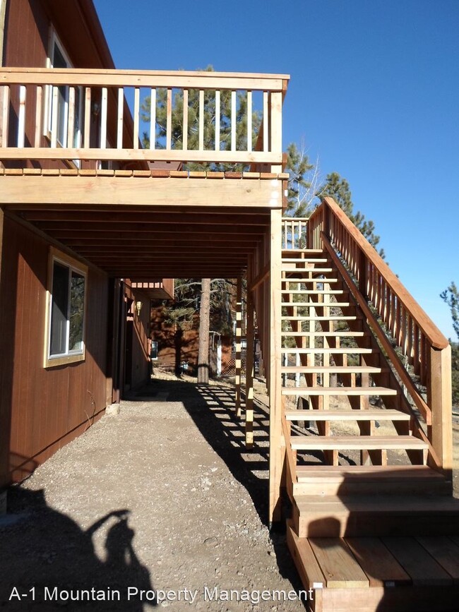 Building Photo - 4 br, 1.5 bath House - 619 N. Pine Dr.