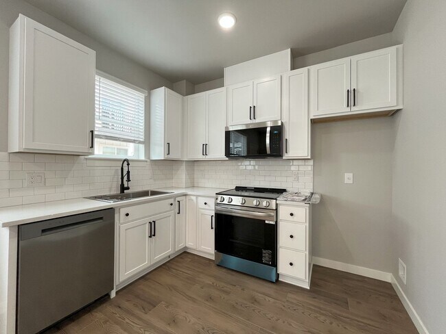 Foto del edificio - Bright & Modern 1-Bedroom with Open Layout...