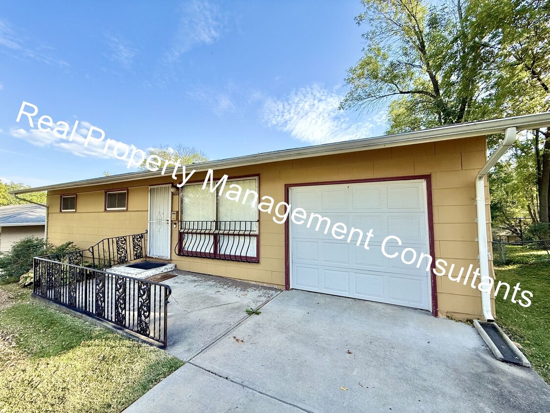 Primary Photo - Charming 3-Bed Home with Fenced Yard & Garage