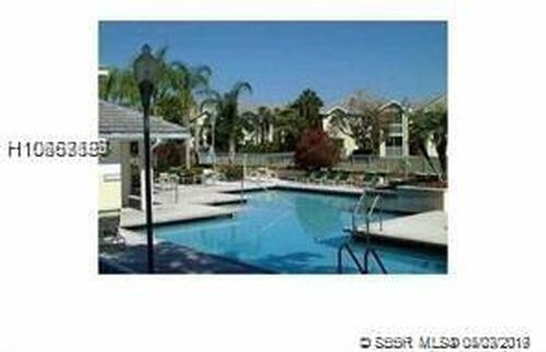 Building Photo - 9899 Westview Dr