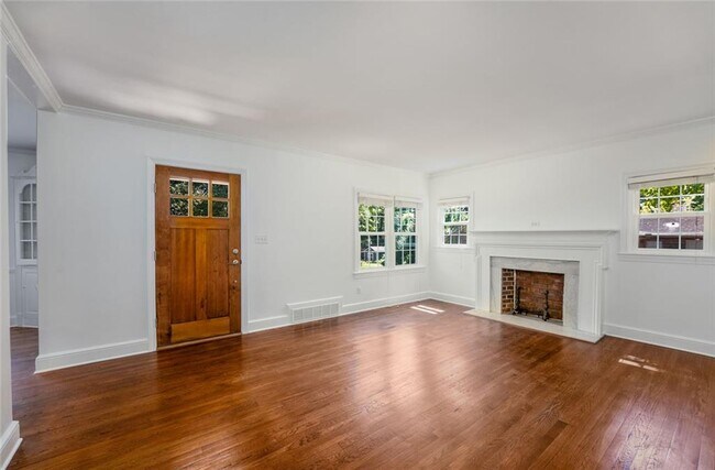 Building Photo - 2030 Sumter St NW