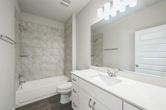 Building Photo - 107 Honeybee Ln