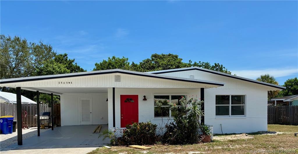 Foto principal - 3503 NE Sandra Dr