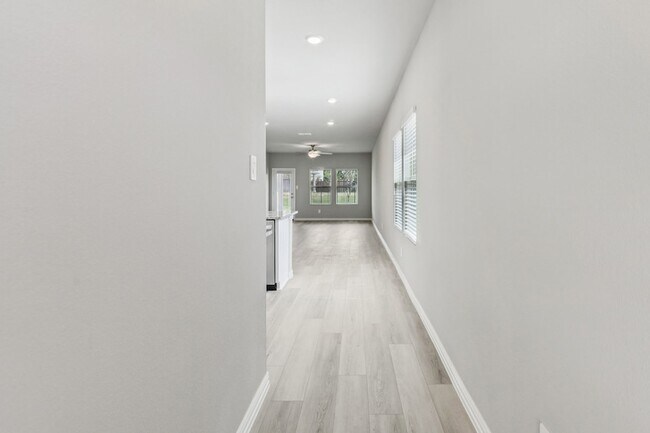 Foto del edificio - 716 Caraway Dr