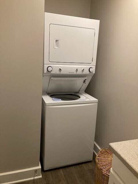 Building Photo - 309 W Charles St