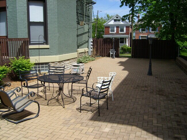 Foto del edificio - 2543 Moorman Ave