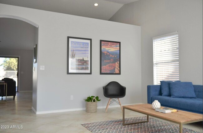 Building Photo - 1350 W Canary Way