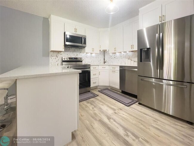Foto del edificio - 340 Knotty Pine Cir