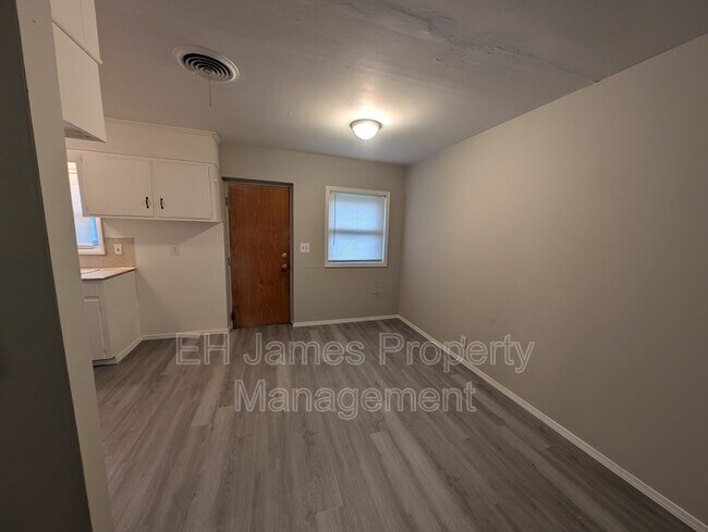 Foto del edificio - 8020 E 2nd St S