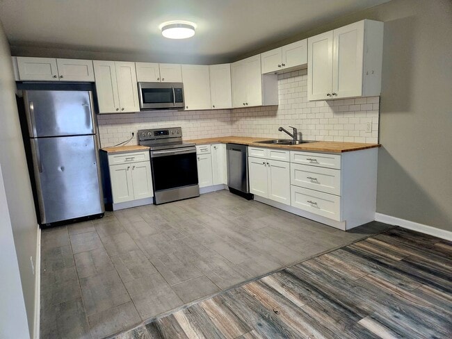 Photo - Large, family-friendly S. Knox 3br/2ba w office House