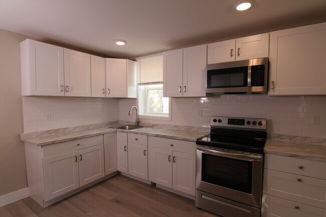 Photo - 1631 Dyre St Apartment