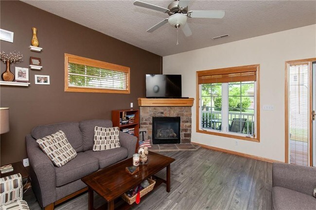 Foto del edificio - 946 Red Hawk Way SE