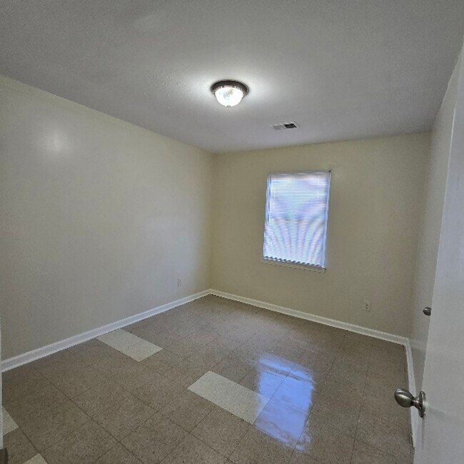 Foto del edificio - A Home For Everyone! 1/2 OFF FIRST MONTH’S RENT!!