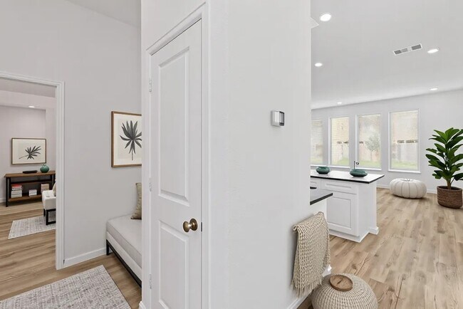 Foto del edificio - 4131 Balboa Dr