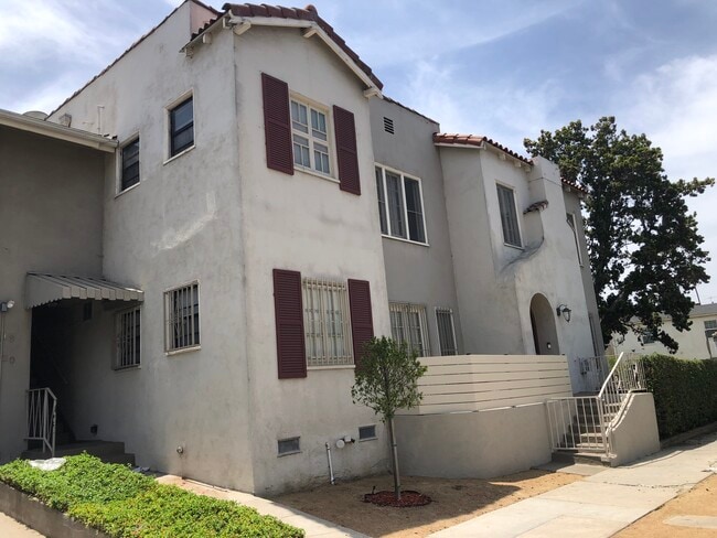 Building Photo - 5222 W Olympic Blvd