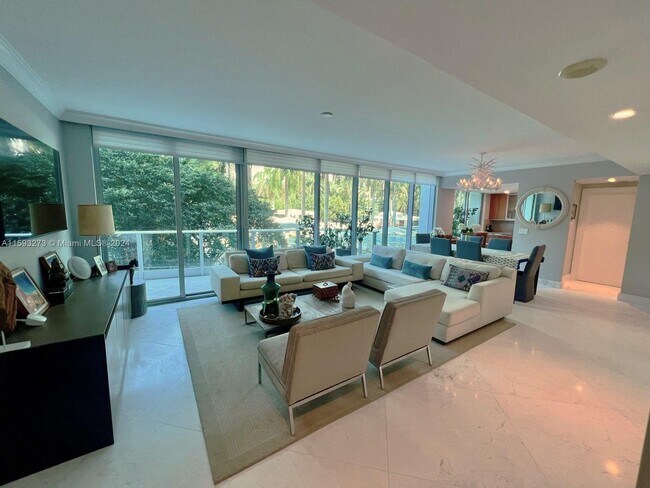 Building Photo - 2627 S Bayshore Dr