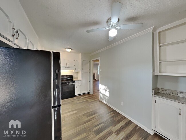 Foto del edificio - 1438 Cabin Hill Rd