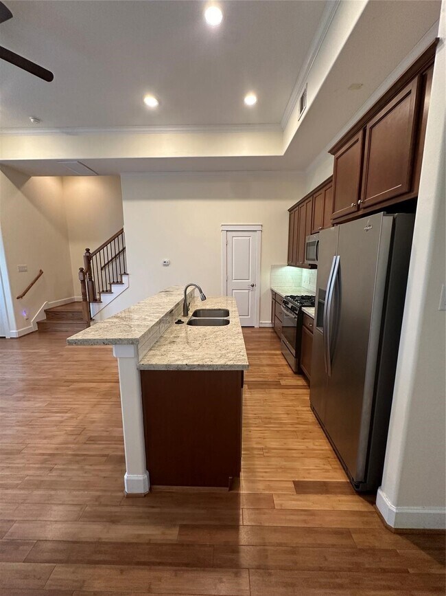 Foto del edificio - 902 W 20th St