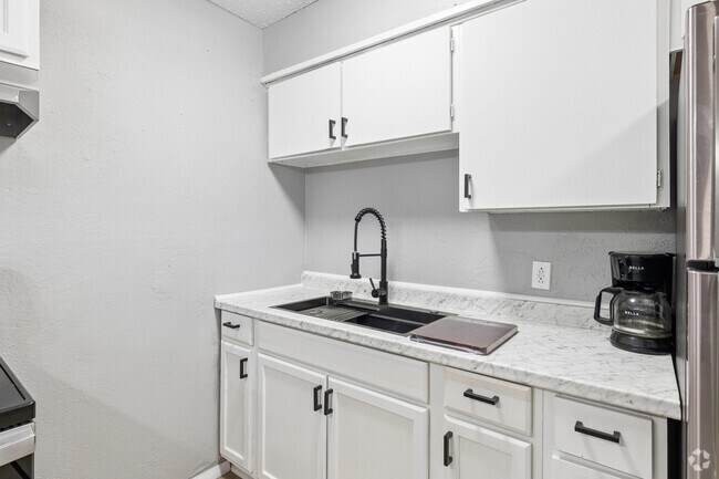 Apartamento de 2 habitaciones y 1 baño - 750 pies cuadrados - Cocina - Maplewood Apartments