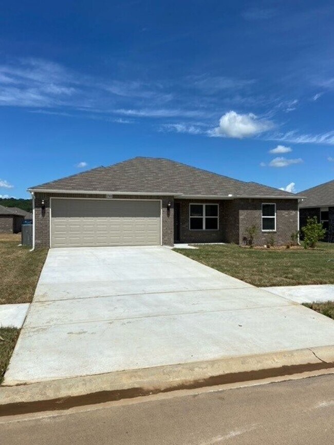 Foto del edificio - Preleasing Now-Three Bedroom | Two Bath Home in Conrad Court