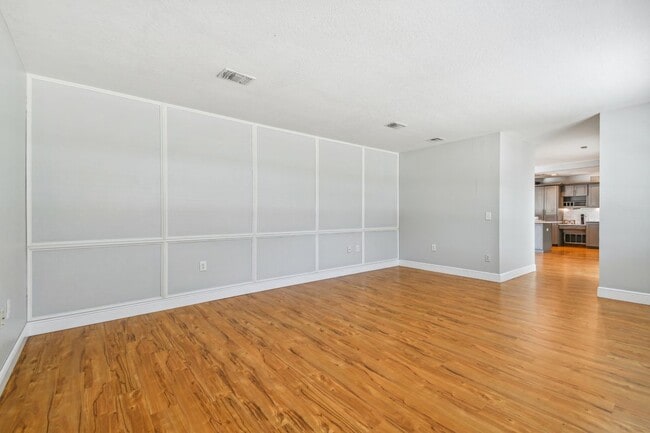 Building Photo - 1302 Brandonwood Dr