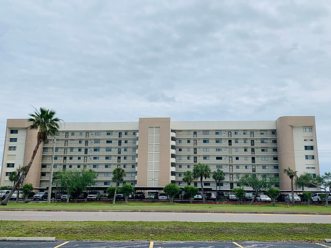 Primary Photo - 300 S Sykes Creek Pkwy