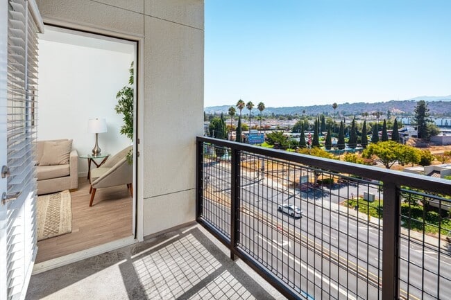 Building Photo - View at Blossom Hill