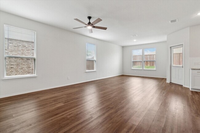 Foto del edificio - 2100 Hummingbird St
