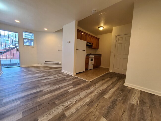 Building Photo - 11056 San Leandro St