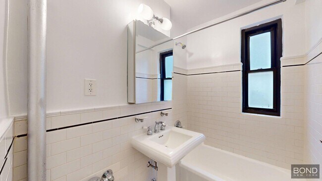 Building Photo - 141 E 56th St