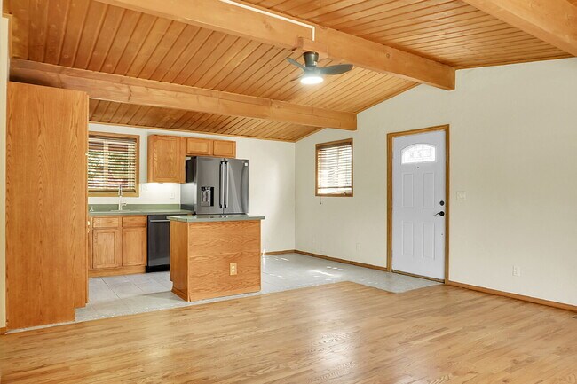 Foto del edificio - $1,950, 3-bedroom, 1-bathroom house in Col...