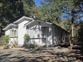 Building Photo - 11020 N Applegate Rd