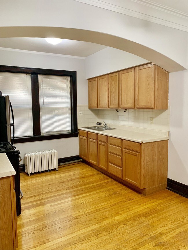 2121 Euclid Ave Unit 8, Berwyn, IL 60402 Apartment for Rent in Berwyn