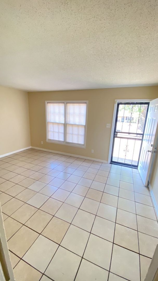 Foto del edificio - 4 Success is now offering this spacious 4....