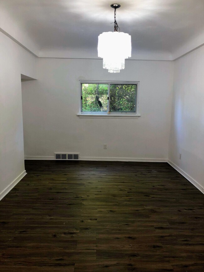 Building Photo - 1309 Pritchard St