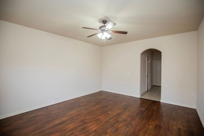 Building Photo - ***300 Copper Oaks***