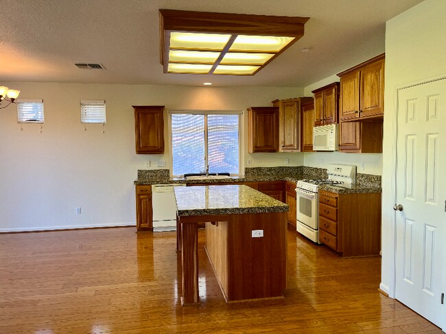 Building Photo - 776 Alpine St