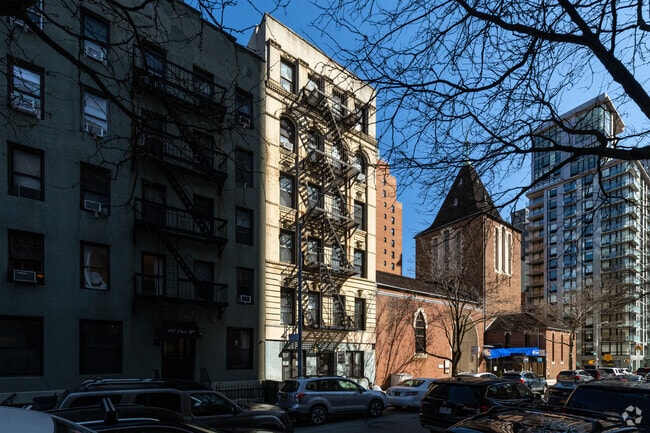 Exterior - 439 E 74th St