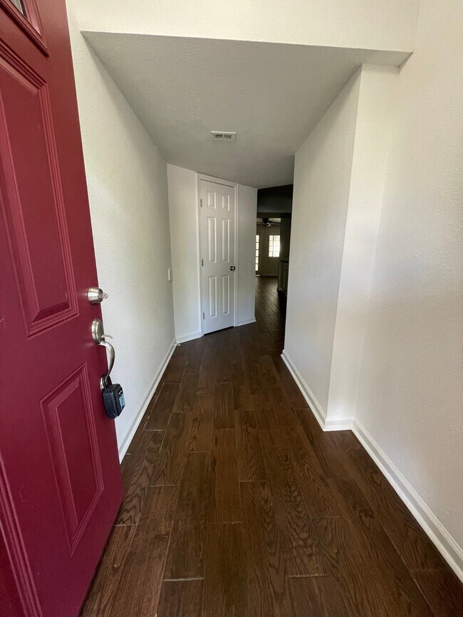 Foto del edificio - 5005 Georgi Ln