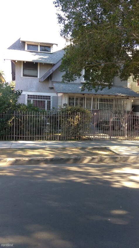 Building Photo - 1 br, 3 bath House - 2632 Kenwood Ave
