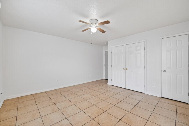 Foto del edificio - 7742 Park Pl Blvd