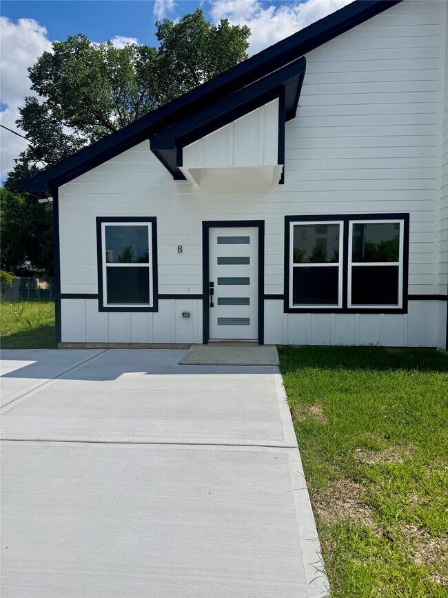 Building Photo - 5710 Delmack St