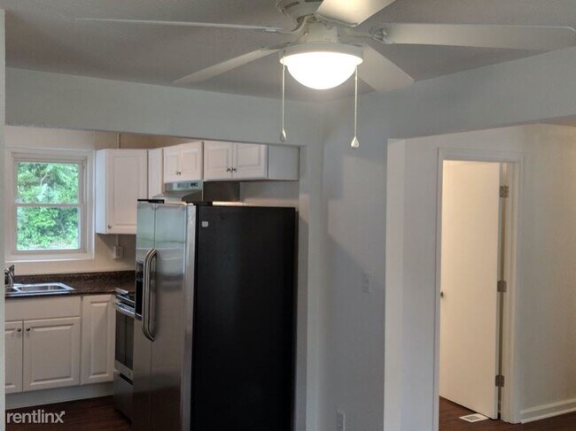 Building Photo - 3 br, 1.5 bath House - 402 Caribou Rd