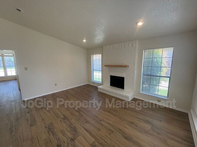 Building Photo - 3151 Tudor Ln