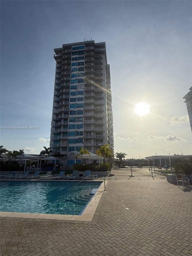 Foto del edificio - 18021 Biscayne Blvd