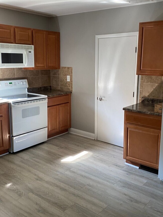 Foto del edificio - 5 Bed 2 Bathroom Home in Whitewater
