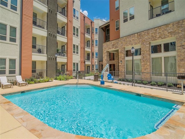 Building Photo - Balcones Lofts