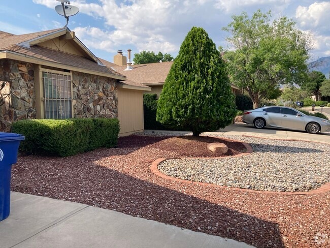 Building Photo - 5501 Vista Sandia NE