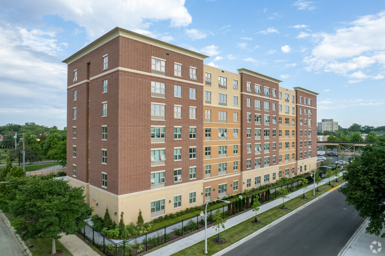 Primary Photo - Montclare Senior Residences of Englewood