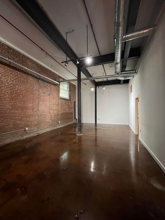 Building Photo - 1350 Rosa L Parks Blvd